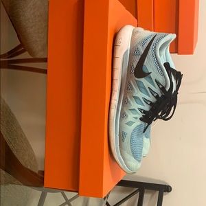 Women’s running sneakers